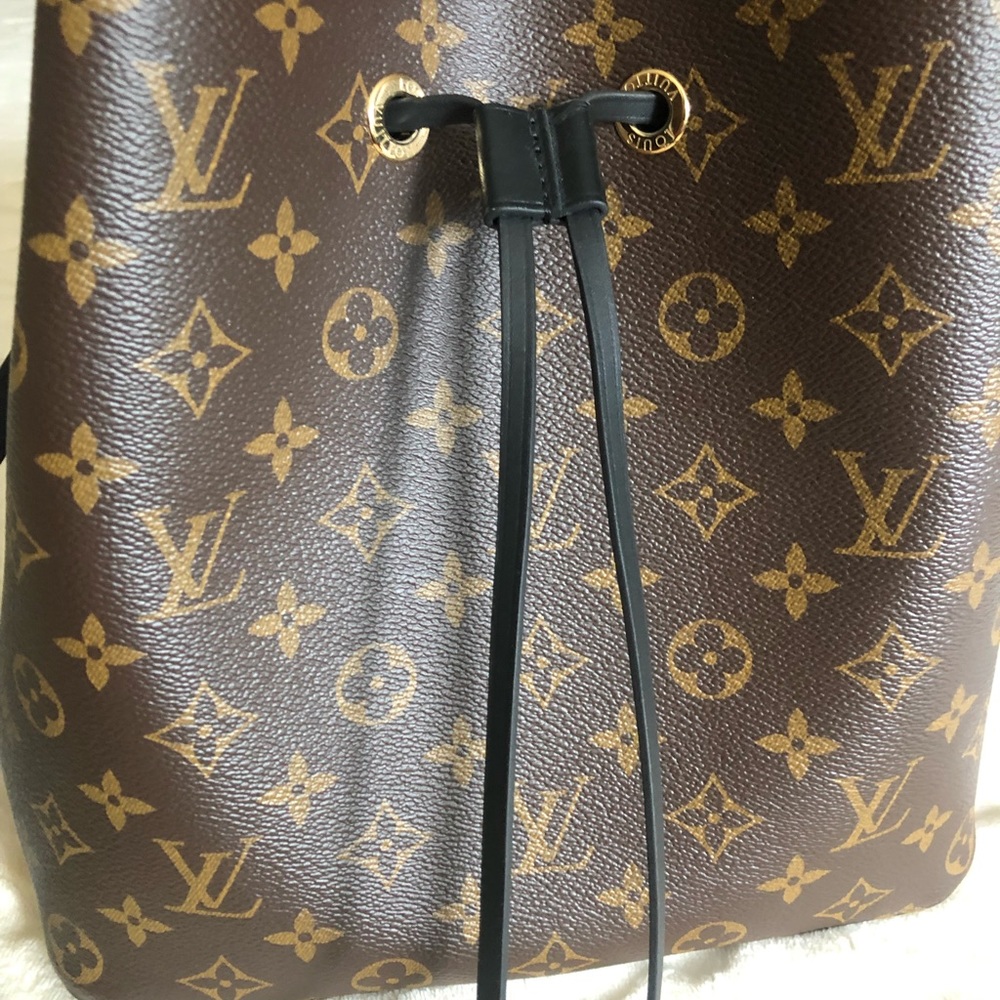 Louis Vuitton Neo Noe with black leather